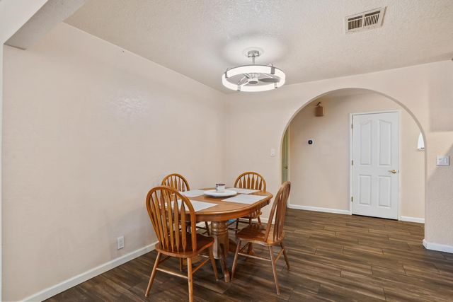 845 Siskiyou Ln, Manteca, CA 95336