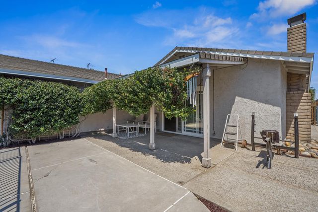 845 Siskiyou Ln, Manteca, CA 95336
