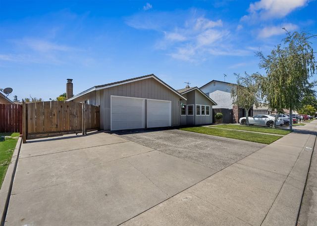 845 Siskiyou Ln, Manteca, CA 95336