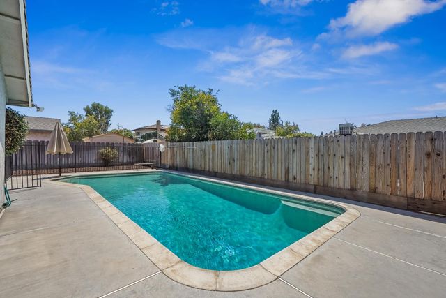 845 Siskiyou Ln, Manteca, CA 95336
