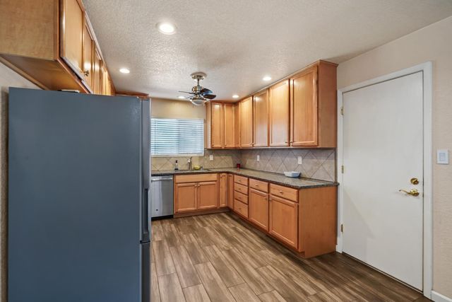 845 Siskiyou Ln, Manteca, CA 95336