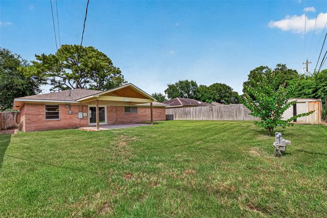 7415 Troulon Drive, Houston, TX 77074