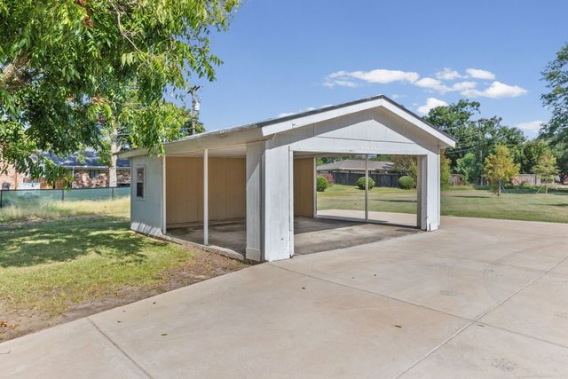 112 Royal Lane, Commerce, TX 75428