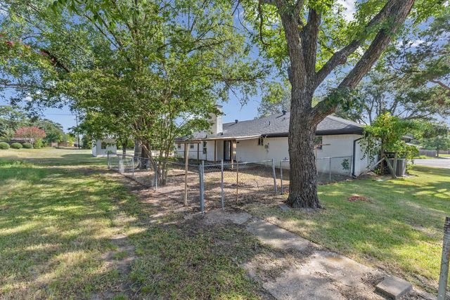 112 Royal Lane, Commerce, TX 75428