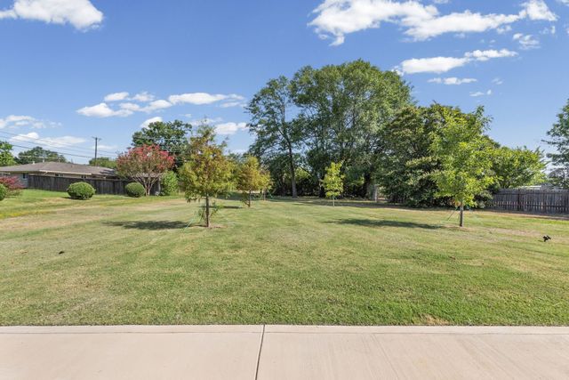 112 Royal Lane, Commerce, TX 75428