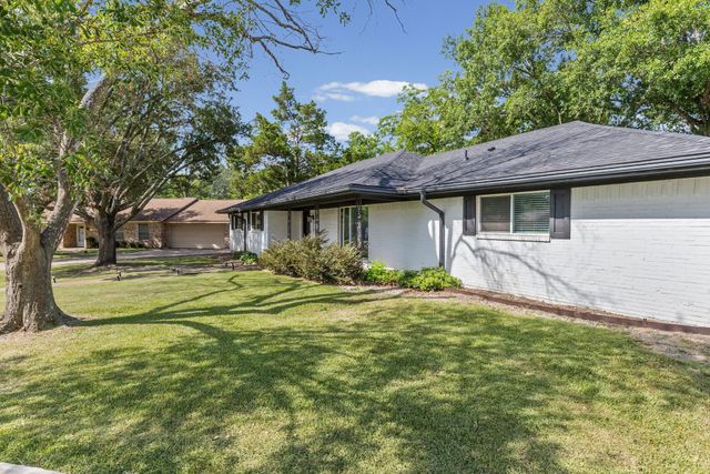 112 Royal Lane, Commerce, TX 75428