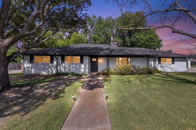 112 Royal Lane, Commerce, TX 75428