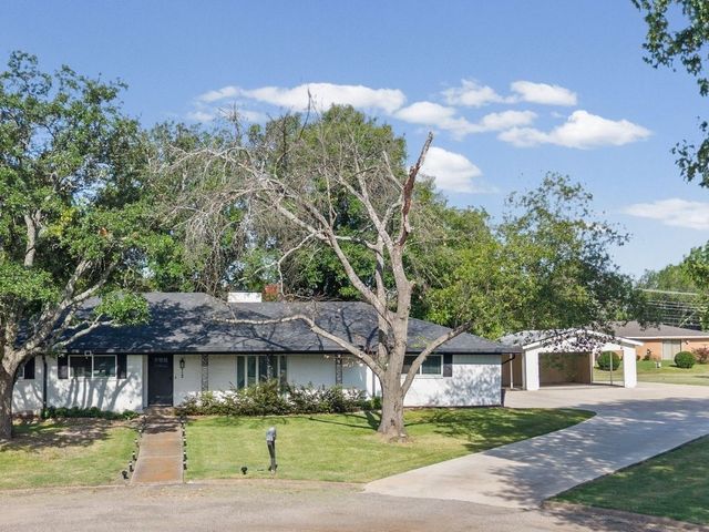 112 Royal Lane, Commerce, TX 75428