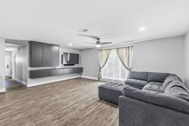 112 Royal Lane, Commerce, TX 75428