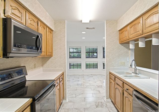 7930 Roanoke Run Apt 503, San Antonio, TX 78240