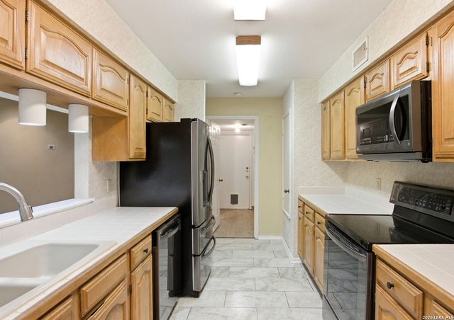 7930 Roanoke Run Apt 503, San Antonio, TX 78240