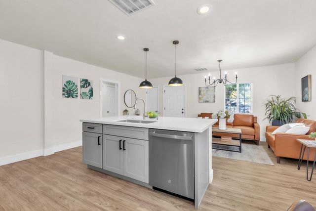 2372 North Ave, Sacramento, CA 95838