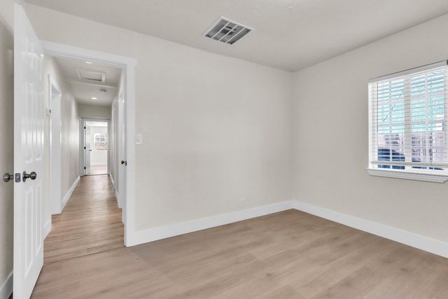 2372 North Ave, Sacramento, CA 95838