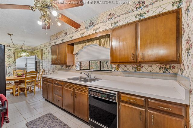 266 Oakwood Road, Charleston, WV 25314