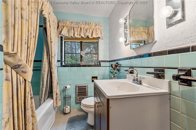 266 Oakwood Road, Charleston, WV 25314