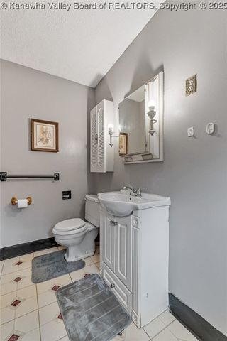 266 Oakwood Road, Charleston, WV 25314