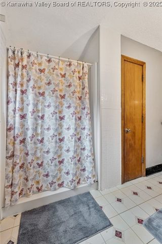 266 Oakwood Road, Charleston, WV 25314