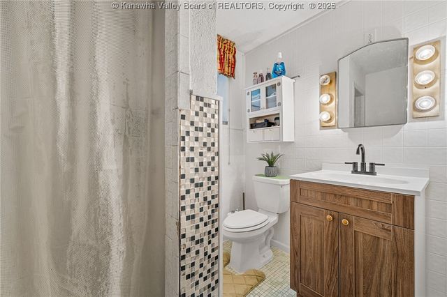 266 Oakwood Road, Charleston, WV 25314