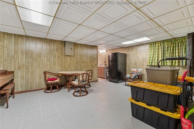 266 Oakwood Road, Charleston, WV 25314