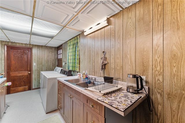 266 Oakwood Road, Charleston, WV 25314