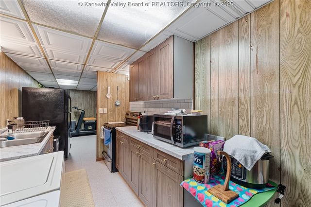 266 Oakwood Road, Charleston, WV 25314