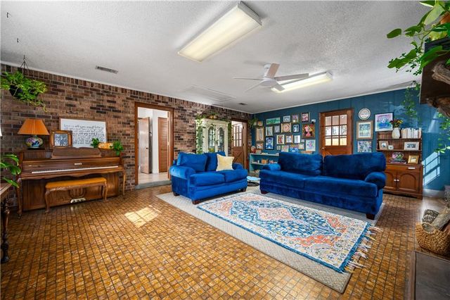 2834 MILITARY Highway, Pineville, LA 71360