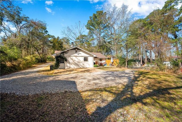 2834 MILITARY Highway, Pineville, LA 71360