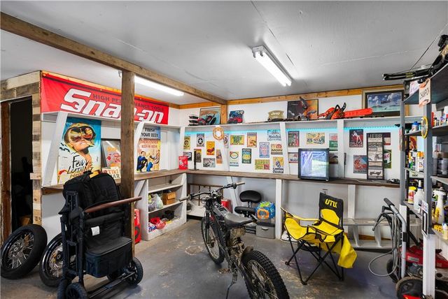 2834 MILITARY Highway, Pineville, LA 71360