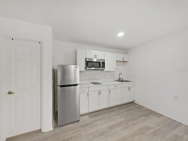 2130 SAXON LANE, Lakeland, FL 33810