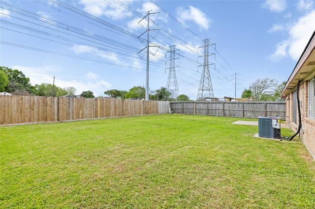 1818 Wildwood Drive, Deer Park, TX 77536