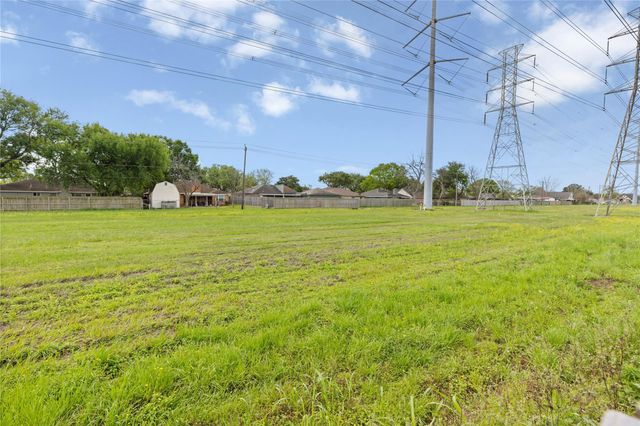 1818 Wildwood Drive, Deer Park, TX 77536