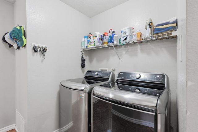 7612 Desert Canyon Place SW, Albuquerque, NM 87121