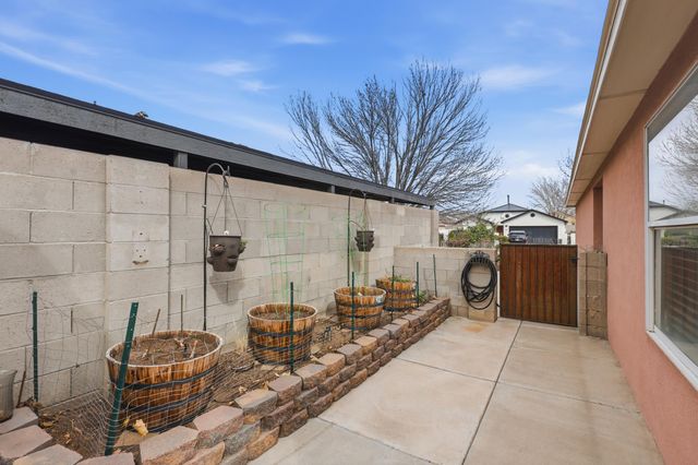 7612 Desert Canyon Place SW, Albuquerque, NM 87121
