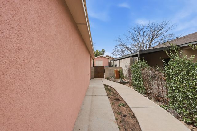 7612 Desert Canyon Place SW, Albuquerque, NM 87121