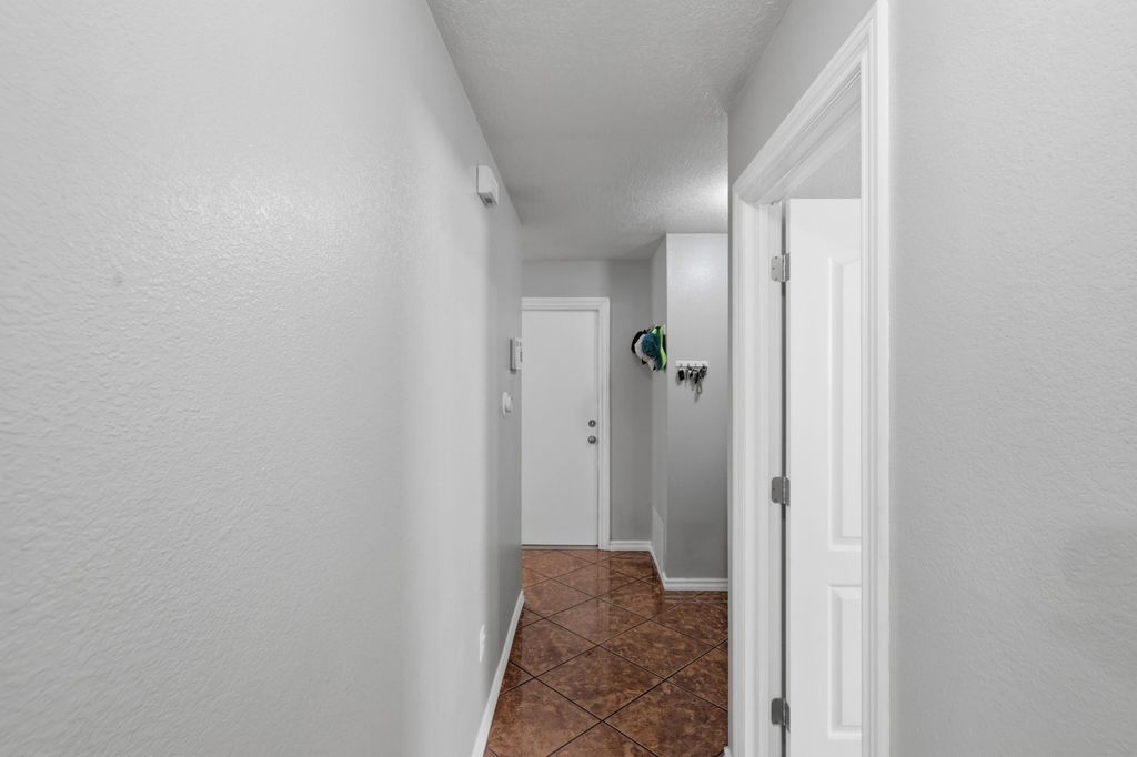 Image 13 of property listing at 7612 Desert Canyon Place SW, Albuquerque, NM 87121