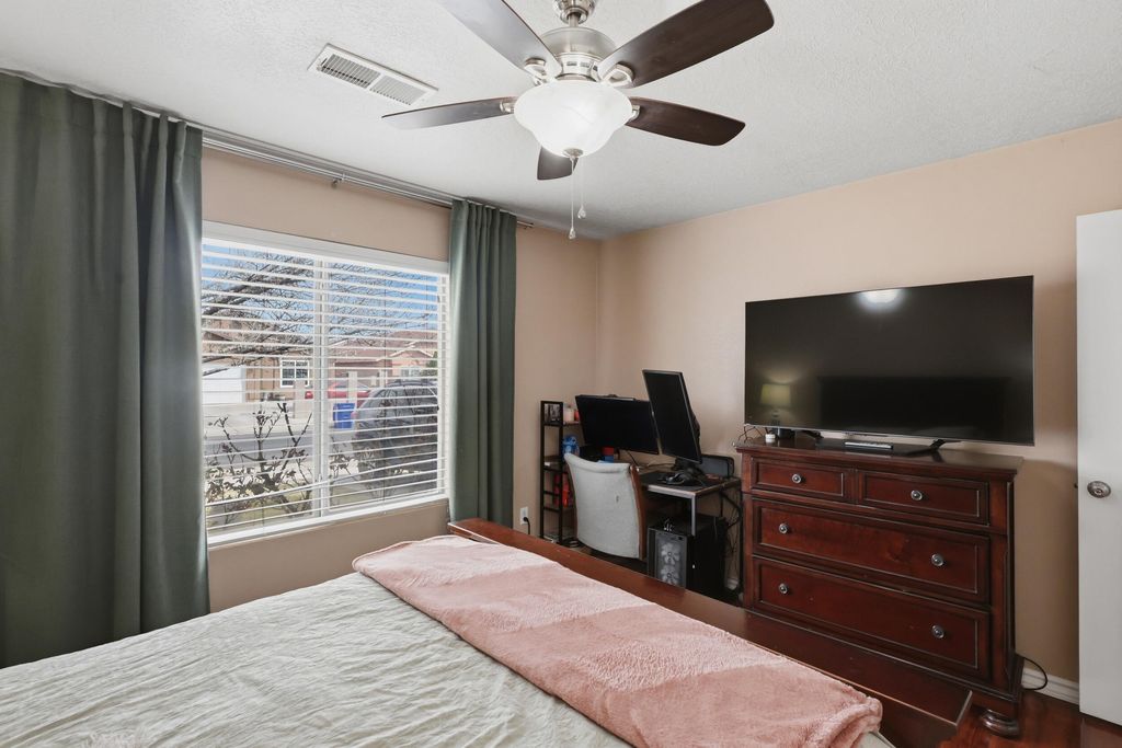 Image 17 of property listing at 7612 Desert Canyon Place SW, Albuquerque, NM 87121