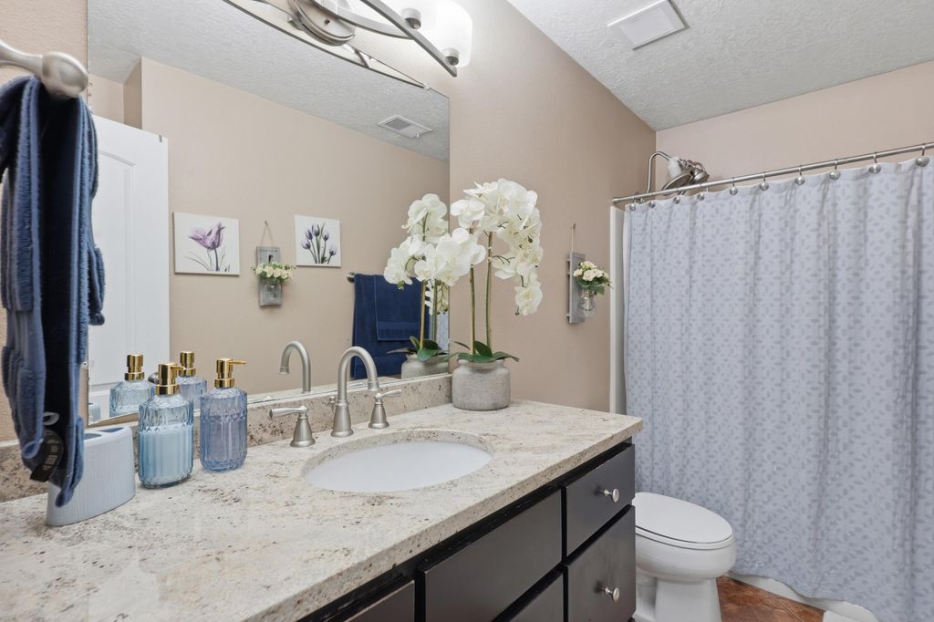 Image 18 of property listing at 7612 Desert Canyon Place SW, Albuquerque, NM 87121