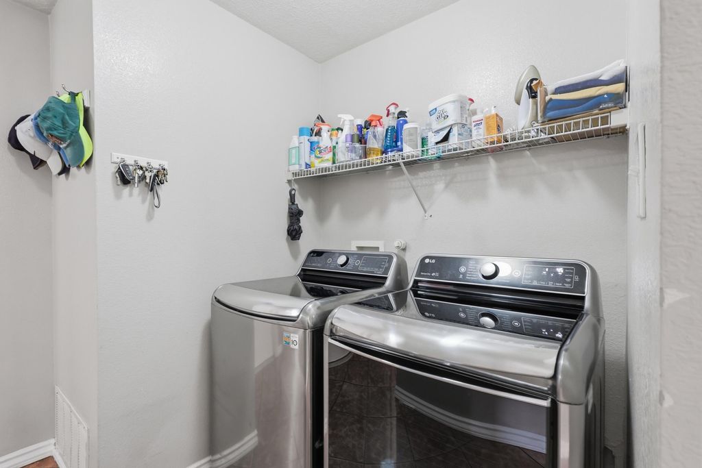 Image 22 of property listing at 7612 Desert Canyon Place SW, Albuquerque, NM 87121