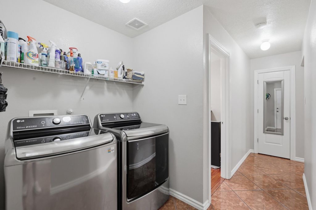 Image 23 of property listing at 7612 Desert Canyon Place SW, Albuquerque, NM 87121