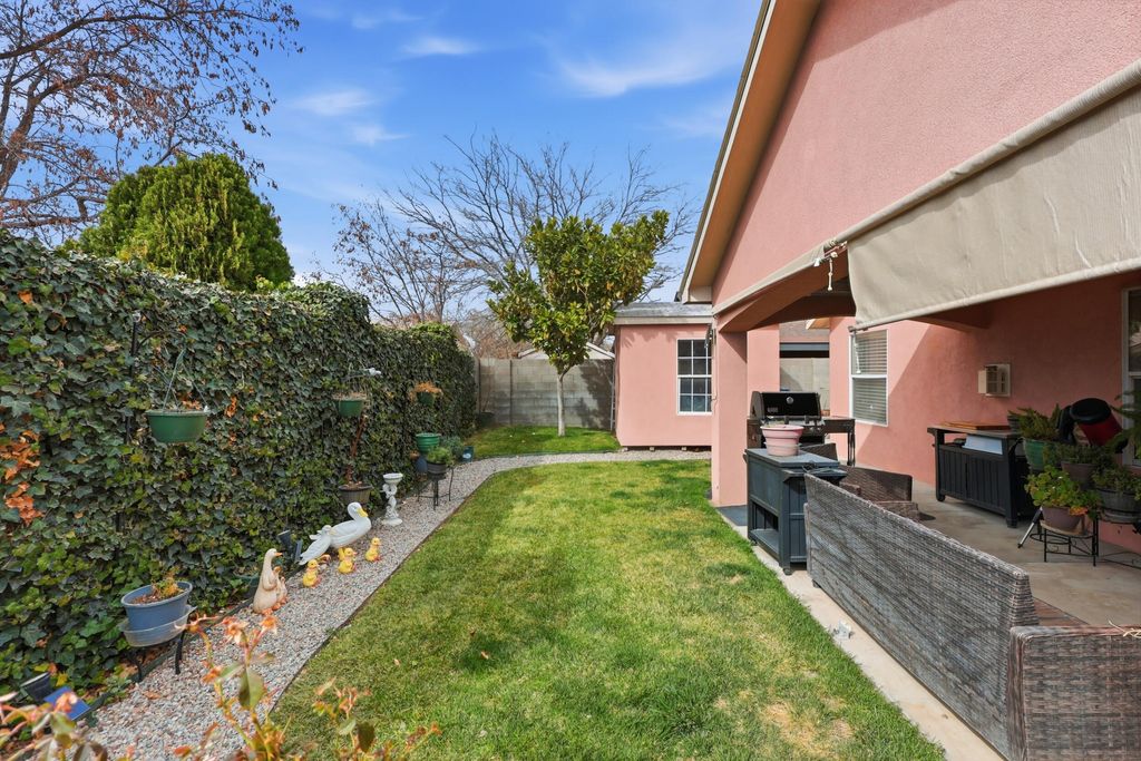 Image 35 of property listing at 7612 Desert Canyon Place SW, Albuquerque, NM 87121