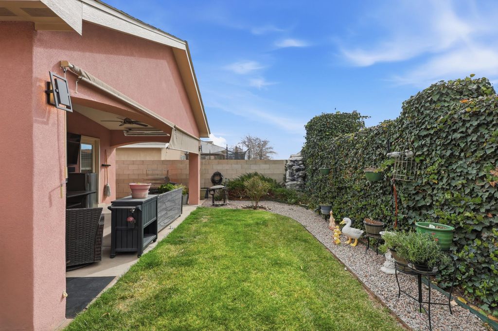Image 38 of property listing at 7612 Desert Canyon Place SW, Albuquerque, NM 87121