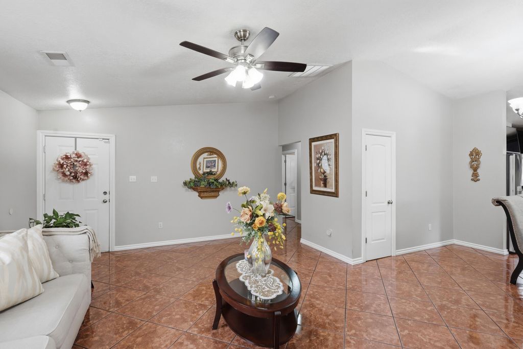 Image 8 of property listing at 7612 Desert Canyon Place SW, Albuquerque, NM 87121