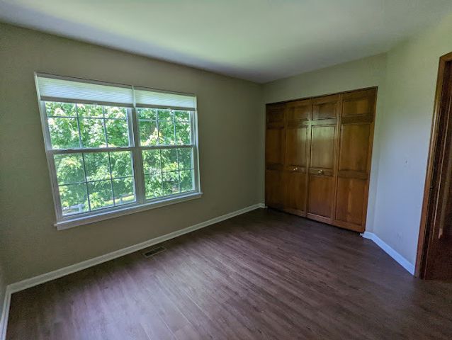 17720 W Running Creek Court, Gurnee, IL 60031