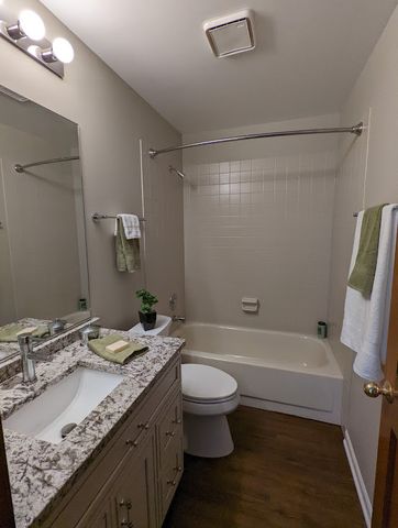 17720 W Running Creek Court, Gurnee, IL 60031