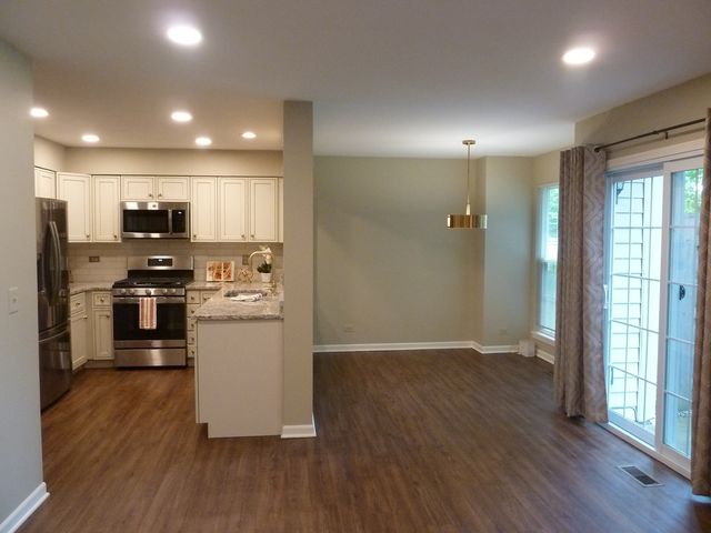 17720 W Running Creek Court, Gurnee, IL 60031