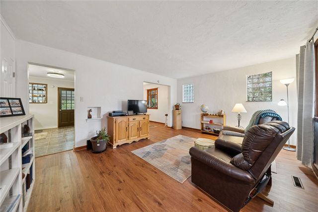 814 Saint Clair Ave, Clairton, PA 15025