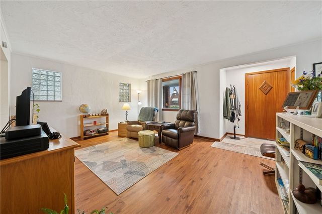 814 Saint Clair Ave, Clairton, PA 15025