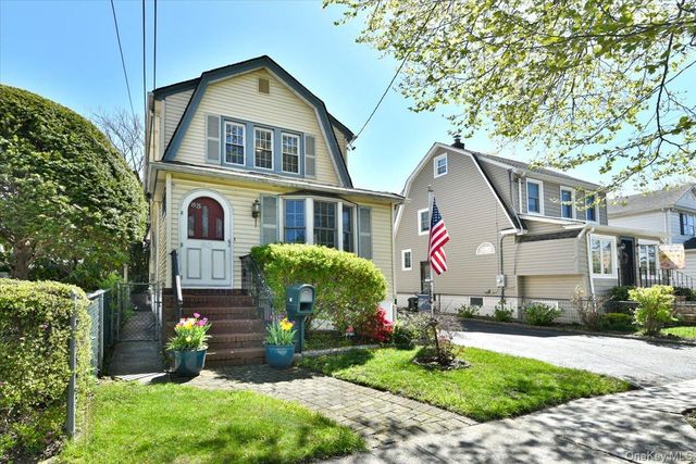 83 Cambridge Street, Valley Stream, NY 11581