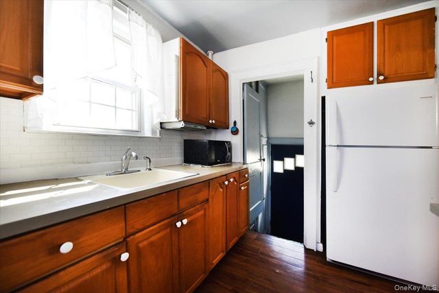 83 Cambridge Street, Valley Stream, NY 11581