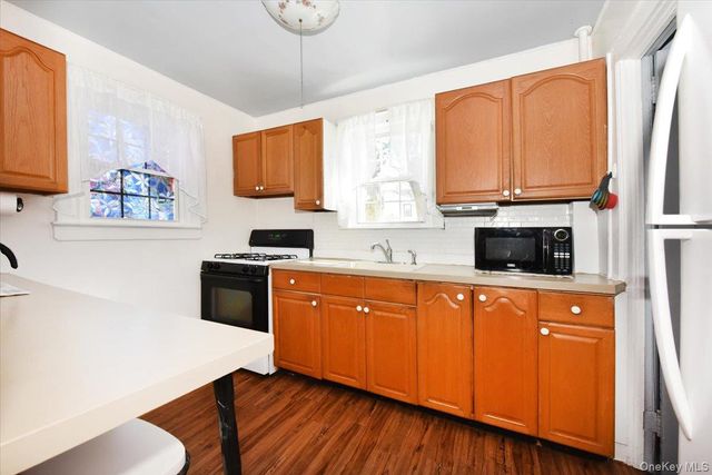 83 Cambridge Street, Valley Stream, NY 11581